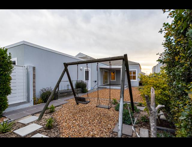3 BEDROOM FREESTANDING FOR SALE IN SUNNINGDALE